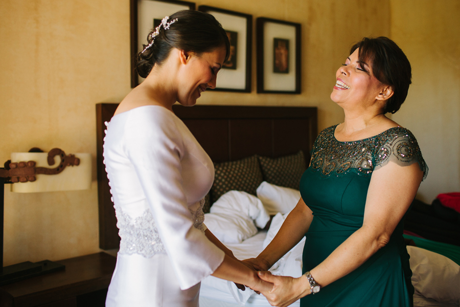 praying-before-wedding